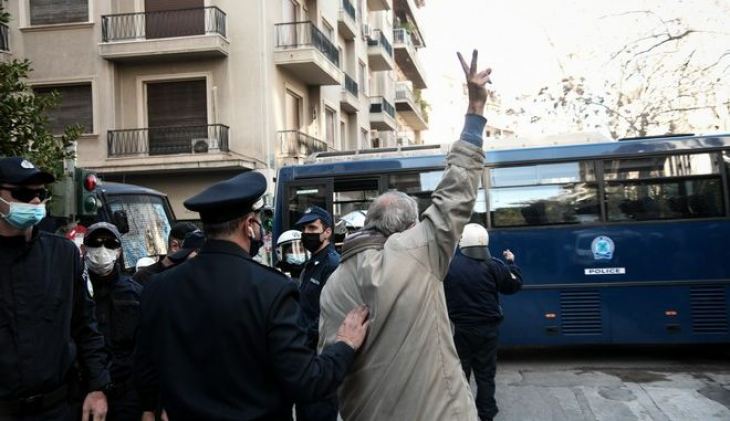 Αποκλεισμένο το μνημείο του Γρηγορόπουλου - Μαζικές προσαγωγές στα Εξάρχεια