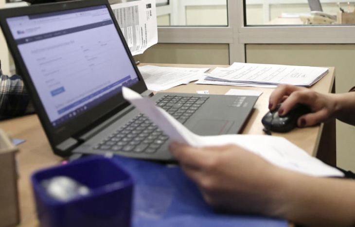 Έ&rho;&chi;&omicron;&nu;&tau;&alpha;&iota; 63.000 &pi;&rho;&omicron;&sigma;&lambda;ή&psi;&epsilon;&iota;&sigmaf; &sigma;&tau;&omicron; &Delta;&eta;&mu;ό&sigma;&iota;&omicron; &mu;έ&sigma;&alpha; &sigma;&tau;&omicron; 2020