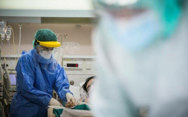 &Kappa;&omicron;&rho;&omicron;&nu;&omicron;ϊό&sigmaf; &sigma;&tau;&eta;&nu; &Epsilon;&lambda;&lambda;ά&delta;&alpha;: 25 &nu;έ&alpha; &kappa;&rho;&omicron;ύ&sigma;&mu;&alpha;&tau;&alpha;, 3.511 &sigma;&upsilon;&nu;&omicron;&lambda;&iota;&kappa;ά &ndash; &Kappa;&alpha;&nu;έ&nu;&alpha;&sigmaf; &nu;έ&omicron;&sigmaf; &theta;ά&nu;&alpha;&tau;&omicron;&sigmaf;, 192 &omicron;&iota; &nu;&epsilon;&kappa;&rho;&omicron;ί &sigma;&tau;&eta; &chi;ώ&rho;&alpha; &mu;&alpha;&sigmaf;