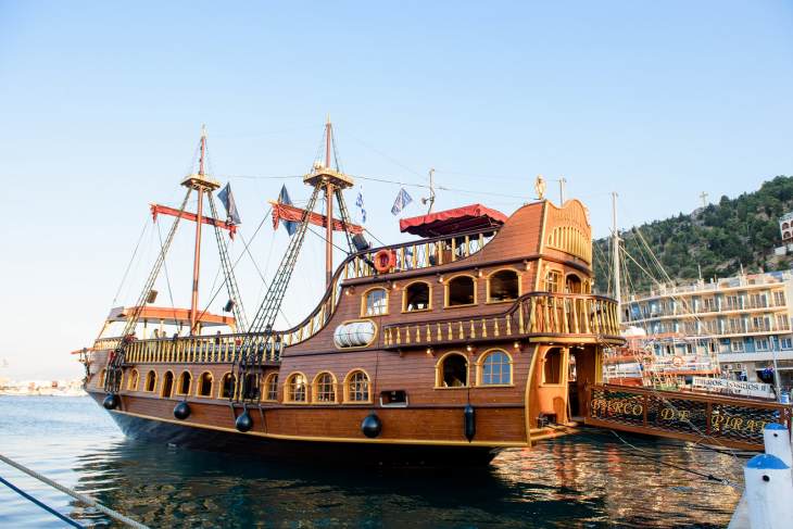 Το Barco de Pirata ξεκίνησε τις ημερήσιες εκδρομές του με πολύ κέφι και με μεγάλη προσέλευση κόσμου