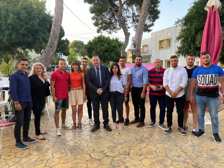 Έ&nu;&tau;&omicron;&nu;&eta; &delta;&rho;&alpha;&sigma;&tau;&eta;&rho;&iota;ό&tau;&eta;&tau;&alpha; &sigma;&epsilon; &Kappa;ά&lambda;&upsilon;&mu;&nu;&omicron; &kappa;&alpha;&iota; &Lambda;έ&rho;&omicron; &epsilon;ί&chi;&epsilon;  &omicron; &beta;&omicron;&upsilon;&lambda;&epsilon;&upsilon;&tau;ή&sigmaf; &Delta;&omega;&delta;/&sigma;&omicron;&upsilon; &Iota;&omega;ά&nu;&nu;&eta;&sigmaf; &Pi;&alpha;&pi;&pi;ά&sigmaf;