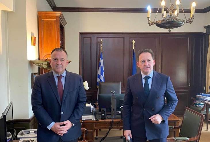 &Sigma;&upsilon;&nu;ά&nu;&tau;&eta;&sigma;&eta; &epsilon;&rho;&gamma;&alpha;&sigma;ί&alpha;&sigmaf; &Iota;&omega;ά&nu;&nu;&eta; &Pi;&alpha;&pi;&pi;ά &mu;&epsilon; &tau;&omicron;&nu; &Alpha;&nu;&alpha;&pi;&lambda;&eta;&rho;&omega;&tau;ή &Upsilon;&pi;. &Epsilon;&sigma;&omega;&tau;&epsilon;&rho;&iota;&kappa;ώ&nu;, &Sigma;&tau;έ&lambda;&iota;&omicron; &Pi;έ&tau;&sigma;&alpha;.