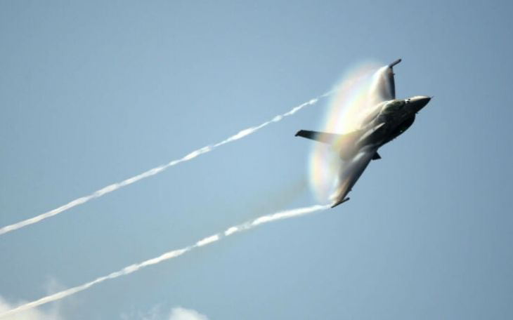 &Tau;&omicron; &mu;ή&nu;&upsilon;&mu;&alpha; &pi;&iota;&lambda;ό&tau;&omicron;&upsilon; F-16 &sigma;&tau;&omicron;&upsilon;&sigmaf; Έ&lambda;&lambda;&eta;&nu;&epsilon;&sigmaf;