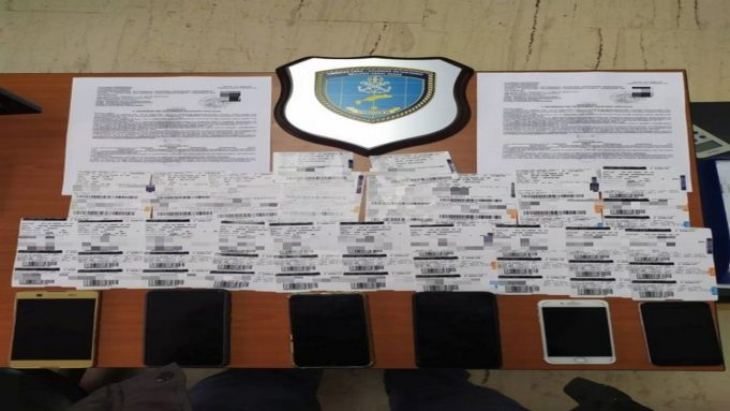 &Delta;&upsilon;&omicron; Έ&lambda;&lambda;&eta;&nu;&epsilon;&sigmaf; &xi;&epsilon;&nu;&omicron;&delta;ό&chi;&omicron;&iota; &sigma;&epsilon; &kappa;ύ&kappa;&lambda;&omega;&mu;&alpha; &delta;&iota;&alpha;&kappa;ί&nu;&eta;&sigma;&eta;&sigmaf; &pi;&rho;&omicron;&sigma;&phi;ύ&gamma;&omega;&nu; &sigma;&tau;&eta;&nu; &Kappa;&omega;