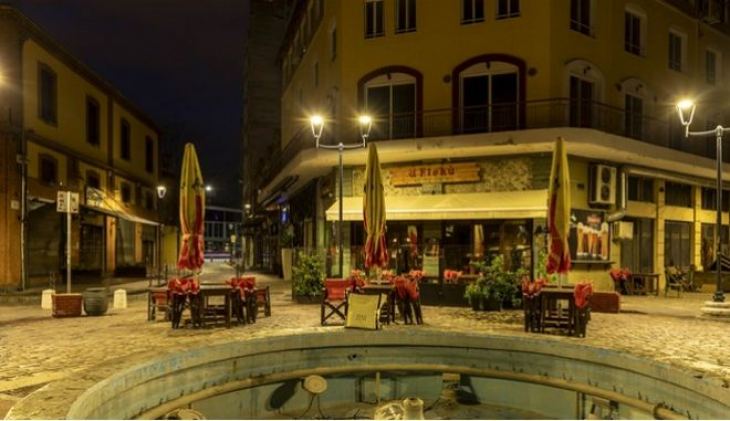 Σε ποιες περιοχές θα κλείνουν στις 12 το βράδυ μπαρ και εστιατόρια