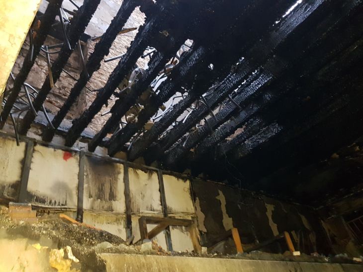 &Lambda;&Epsilon;&Rho;&Omicron;&Sigma;: &Mu;&epsilon;&gamma;ά&lambda;&eta; &phi;&omega;&tau;&iota;ά &sigma;&tau;&omicron; &lambda;&iota;&mu;ά&nu;&iota; &tau;&eta;&sigmaf; &Alpha;&gamma;ί&alpha;&sigmaf; &Mu;&alpha;&rho;ί&nu;&alpha;&sigmaf; έ&kappa;&alpha;&psi;&epsilon; &omicron;&lambda;&omicron;&sigma;&chi;&epsilon;&rho;ώ&sigmaf; &delta;ύ&omicron; &kappa;&alpha;&tau;&alpha;&sigma;&tau;ή&mu;&alpha;&tau;&alpha; (&phi;&omega;&tau;&omicron;&sigmaf;)