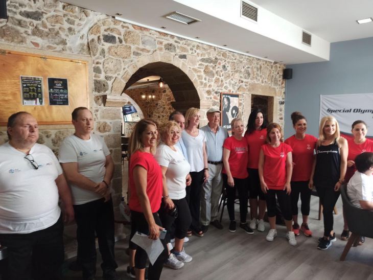 &Delta;&iota;&alpha;&delta;&iota;&kappa;&tau;&upsilon;&alpha;&kappa;&omicron;ί &alpha;&gamma;ώ&nu;&epsilon;&sigmaf; &epsilon;&pi;ί&delta;&epsilon;&iota;&xi;&eta;&sigmaf; Bowling Special Olympics &gamma;&iota;&alpha; &pi;&rho;ώ&tau;&eta; &phi;&omicron;&rho;ά &sigma;&epsilon; &Kappa;&omega;, &Rho;ό&delta;&omicron; &kappa;&alpha;&iota; &Kappa;ά&lambda;&upsilon;&mu;&nu;&omicron; - &Pi;&rho;ώ&tau;&eta; &theta;έ&sigma;&eta; &gamma;&iota;&alpha; &tau;&alpha; &pi;&alpha;&iota;&delta;&iota;ά &tau;&eta;&sigmaf; &Kappa;&alpha;&lambda;ύ&mu;&nu;&omicron;&upsilon;