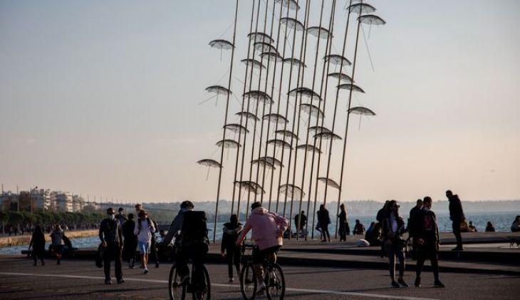 &Alpha;&Pi;&Theta;: 5 - 10 &phi;&omicron;&rho;έ&sigmaf; &pi;ά&nu;&omega; &tau;&alpha; &kappa;&rho;&omicron;ύ&sigma;&mu;&alpha;&tau;&alpha; &sigma;&tau;&eta; &Theta;&epsilon;&sigma;&sigma;&alpha;&lambda;&omicron;&nu;ί&kappa;&eta; &sigma;&tau;&alpha; &tau;έ&lambda;&eta; &Nu;&omicron;&epsilon;&mu;&beta;&rho;ί&omicron;&upsilon;
