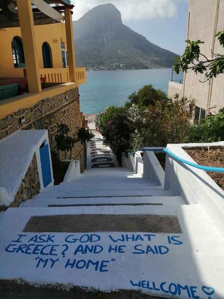 &Mu;&epsilon; &pi;&omicron;&lambda;ύ &alpha;&gamma;ά&pi;&eta; &kappa;&alpha;&iota; &mu;&epsilon;&rho;ά&kappa;&iota; &omicron;&mu;ό&rho;&phi;&upsilon;&nu;&alpha;&nu; &tau;&eta;&nu; &gamma;&epsilon;&iota;&tau;&omicron;&nu;&iota;ά &tau;&omicron;&upsilon;&sigmaf;