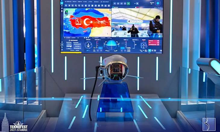 &Upsilon;&pi;&epsilon;&rho;&sigma;ύ&gamma;&chi;&rho;&omicron;&nu;&omicron; drone-ό&pi;&lambda;&omicron; &pi;&alpha;&rho;&omicron;&upsilon;&sigma;ί&alpha;&sigma;&alpha;&nu; &omicron;&iota; &Tau;&omicron;ύ&rho;&kappa;&omicron;&iota;