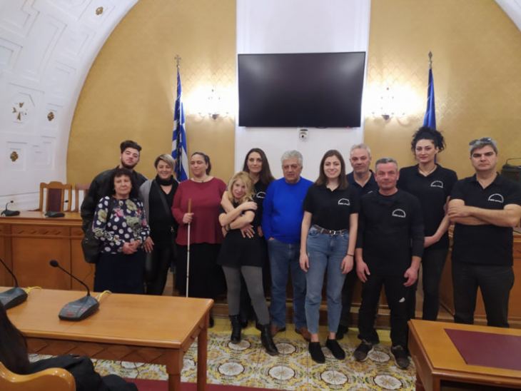 &Eta; &Pi;&epsilon;&rho;&iota;&phi;έ&rho;&epsilon;&iota;&alpha; &sigma;&tau;&eta;&rho;ί&zeta;&epsilon;&iota; &tau;&omicron; &epsilon;&rho;&alpha;&sigma;&iota;&tau;&epsilon;&chi;&nu;&iota;&kappa;ό &theta;έ&alpha;&tau;&rho;&omicron;