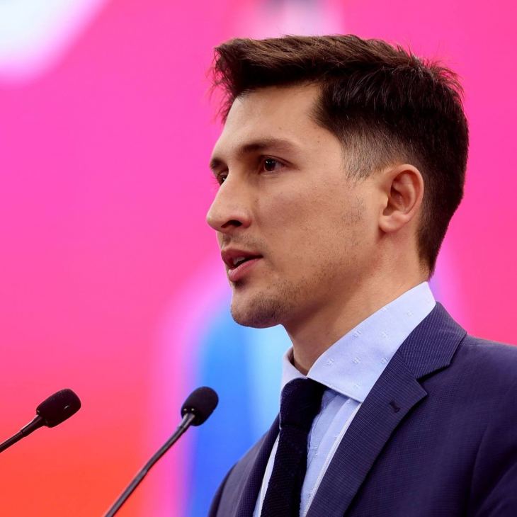 &Omicron; &epsilon;&kappa;&pi;&rho;ό&sigma;&omega;&pi;&omicron;&sigmaf; &tau;ύ&pi;&omicron;&upsilon; &tau;&omicron;&upsilon; &Kappa;&Iota;&Nu;&Alpha;&Lambda; &Pi;&alpha;ύ&lambda;&omicron;&sigmaf; &Chi;&rho;&eta;&sigma;&tau;ί&delta;&eta;&sigmaf; &mu;&iota;&lambda;ά&epsilon;&iota; &sigma;&tau;&omicron; KALYMNOSNOW