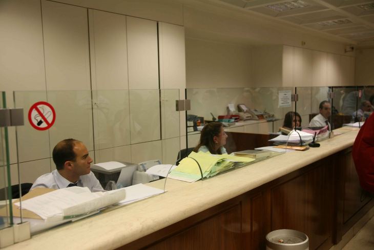 Αλλαγές στις τράπεζες από σήμερα: «Κόβονται» συναλλαγές από τα γκισέ – Τι ισχύει για αναλήψεις, καταθέσεις