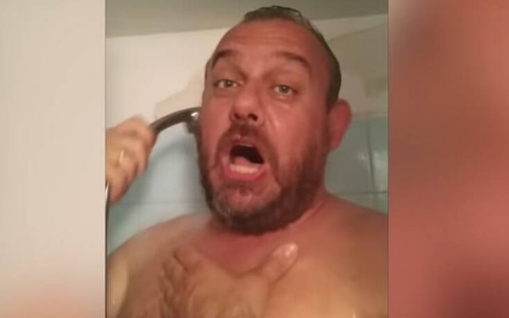 &Kappa;&omicron;&rho;&omicron;&nu;&omicron;ϊό&sigmaf;: &Omicron;&iota; &pi;&rho;&omega;&tau;&alpha;&gamma;&omega;&nu;&iota;&sigma;&tau;έ&sigmaf; &tau;&eta;&sigmaf; &Epsilon;&theta;&nu;&iota;&kappa;ή&sigmaf; &Lambda;&upsilon;&rho;&iota;&kappa;ή&sigmaf; &Sigma;&kappa;&eta;&nu;ή&sigmaf; &mu;έ&nu;&omicron;&upsilon;&nu; &sigma;&pi;ί&tau;&iota; &kappa;&alpha;&iota; &tau;&rho;&alpha;&gamma;&omicron;&upsilon;&delta;&omicron;ύ&nu;