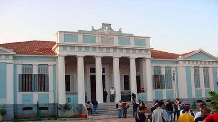 &Kappa;&lambda;&epsilon;ί&nu;&omicron;&upsilon;&nu; &Lambda;ύ&kappa;&epsilon;&iota;&alpha; &sigma;&tau;&eta; &Rho;ό&delta;&omicron; &kappa;&alpha;&iota; έ&nu;&alpha; &Nu;&eta;&pi;&iota;&alpha;&gamma;&omega;&gamma;&epsilon;ί&omicron; &sigma;&tau;&eta;&nu; &Kappa;ά&lambda;&upsilon;&mu;&nu;&omicron;