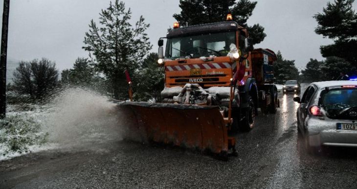 Κλειστοί δρόμοι και σχολεία λόγω της επέλασης του «Λέανδρου»