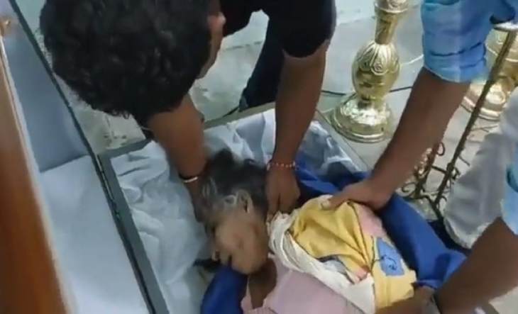 &laquo;&Nu;&epsilon;&kappa;&rho;ή&raquo; ά&rho;&chi;&iota;&sigma;&epsilon; &nu;&alpha; &chi;&tau;&upsilon;&pi;ά &mu;έ&sigma;&alpha; &alpha;&pi;ό &tau;&omicron; &phi;έ&rho;&epsilon;&tau;&rho;&omicron;, &sigma;&tau;&eta;&nu; &alpha;&gamma;&rho;ύ&pi;&nu;&iota;&alpha;