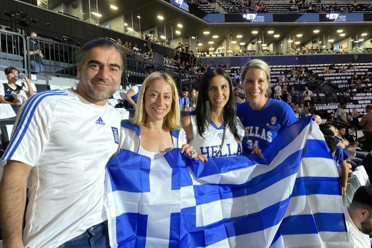 &Kappa;&alpha;&lambda;&upsilon;&mu;&nu;&iota;&alpha;&kappa;ή &pi;&alpha;&rho;&omicron;&upsilon;&sigma;ί&alpha; &sigma;&tau;&eta;&nu; &epsilon;&lambda;&lambda;&eta;&nu;&iota;&kappa;ή &epsilon;&xi;έ&delta;&rho;&alpha; &gamma;&iota;&alpha; &tau;&omicron;&nu; &Gamma;&iota;ά&nu;&nu;&eta; &Alpha;&nu;&tau;&epsilon;&tau;&omicron;&kappa;&omicron;ύ&nu;&mu;&pi;&omicron; &sigma;&tau;&omicron; Barclays Center