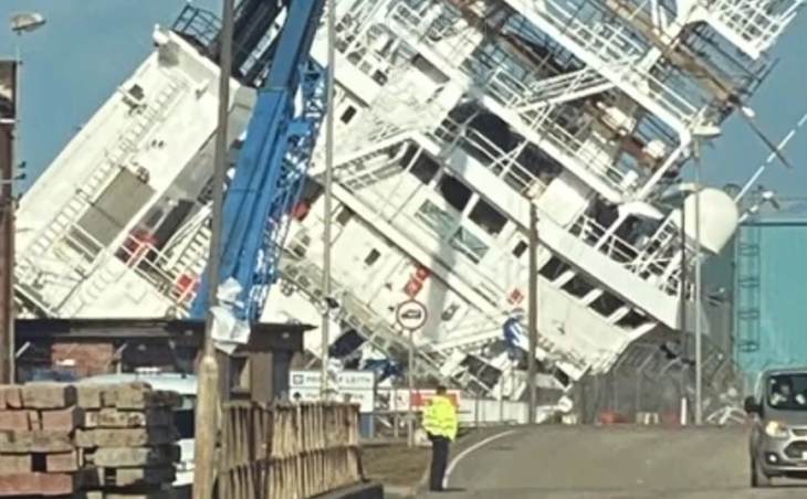 Πλοίο στη Σκωτία έπεσε σε αποβάθρα και τραυματίστηκαν άνθρωποι