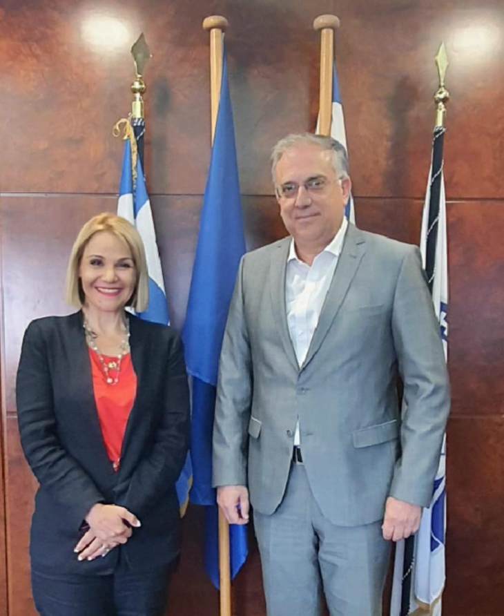 &Sigma;&upsilon;&nu;ά&nu;&tau;&eta;&sigma;&eta; &tau;&eta;&sigmaf; &Mu;ί&kappa;&alpha;&sigmaf; &Iota;&alpha;&tau;&rho;ί&delta;&eta; &mu;&epsilon; &tau;&omicron;&nu; &Upsilon;&pi;&omicron;&upsilon;&rho;&gamma;ό &Pi;&rho;&omicron;&sigma;&tau;&alpha;&sigma;ί&alpha;&sigmaf; &tau;&omicron;&upsilon; &Pi;&omicron;&lambda;ί&tau;&eta;, &Tau;ά&kappa;&eta; &Theta;&epsilon;&omicron;&delta;&omega;&rho;&iota;&kappa;ά&kappa;&omicron; &kappa;&alpha;&iota; &tau;&omicron;&nu; &Alpha;&rho;&chi;&eta;&gamma;ό &tau;&eta;&sigmaf; &Epsilon;&Lambda;.&Alpha;&Sigma;. &Alpha;&nu;&tau;&iota;&sigma;&tau;&rho;ά&tau;&eta;&gamma;&omicron; &Kappa;&omega;&nu;&sigma;&tau;&alpha;&nu;&tau;ί&nu;&omicron; &Sigma;&kappa;&omicron;ύ&mu;&alpha;.