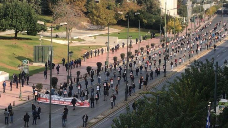 Το ΚΚΕ «έσπασε» την απαγόρευση με συγκέντρωση στην αμερικανική πρεσβεία