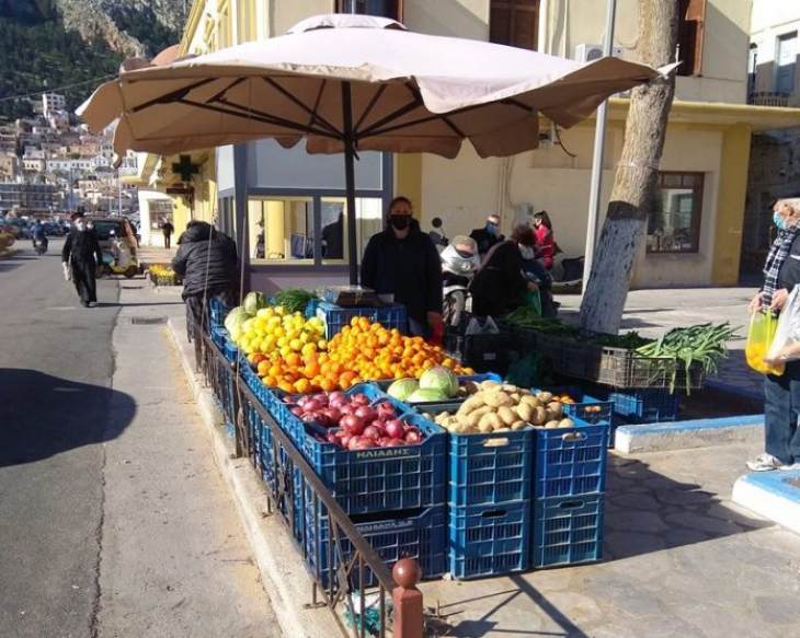 &Sigma;&tau;&alpha; &laquo;&pi;ό&sigma;&tau;&alpha;&raquo; &tau;&omicron;&upsilon;&sigmaf; &kappa;&alpha;&iota; &pi;ά&lambda;&iota; &alpha;&pi;ό &sigma;ή&mu;&epsilon;&rho;&alpha; &omicron;&iota; &Kappa;&alpha;&lambda;ύ&mu;&nu;&iota;&omicron;&iota; &pi;&alpha;&rho;&alpha;&gamma;&omega;&gamma;&omicron;ί