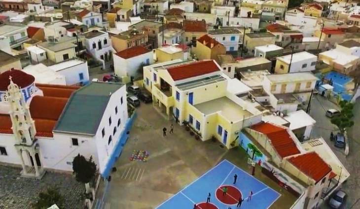 &Tau;&omicron; "&Sigma;&chi;&omicron;&lambda;&epsilon;ί&omicron; &tau;&eta;&sigmaf; &Pi;&alpha;&nu;&alpha;&gamma;&iota;ά&sigmaf;" &theta;έ&lambda;&epsilon;&iota; &nu;&alpha; &kappa;&rho;&alpha;&tau;ή&sigma;&epsilon;&iota; &tau;&iota;&sigmaf; &mu;&nu;ή&mu;&epsilon;&sigmaf; &tau;&omicron;&upsilon; &zeta;&omega;&nu;&tau;&alpha;&nu;έ&sigmaf;...