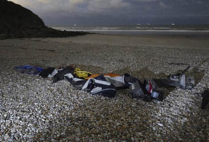 &Tau;&rho;&alpha;&gamma;&omega;&delta;ί&alpha; &delta;ί&chi;&omega;&sigmaf; &tau;έ&lambda;&omicron;&sigmaf; &sigma;&tau;&omicron; &Alpha;&iota;&gamma;&alpha;ί&omicron; &ndash; &Tau;&omicron;&upsilon;&rho;&kappa;&iota;&kappa;ό &kappa;ύ&kappa;&lambda;&omega;&mu;&alpha; &pi;ί&sigma;&omega; &alpha;&pi;ό &tau;&alpha; &nu;&alpha;&upsilon;ά&gamma;&iota;&alpha; &tau;&omega;&nu; &tau;&epsilon;&lambda;&epsilon;&upsilon;&tau;&alpha;ί&omega;&nu; &eta;&mu;&epsilon;&rho;ώ&nu;