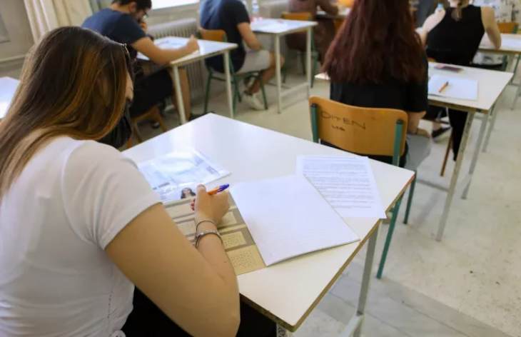 Πανελλήνιες 2023: Επίδομα 350 ευρώ σε μαθητές που θα δώσουν εξετάσεις - Ποιοι οι δικαιούχοι