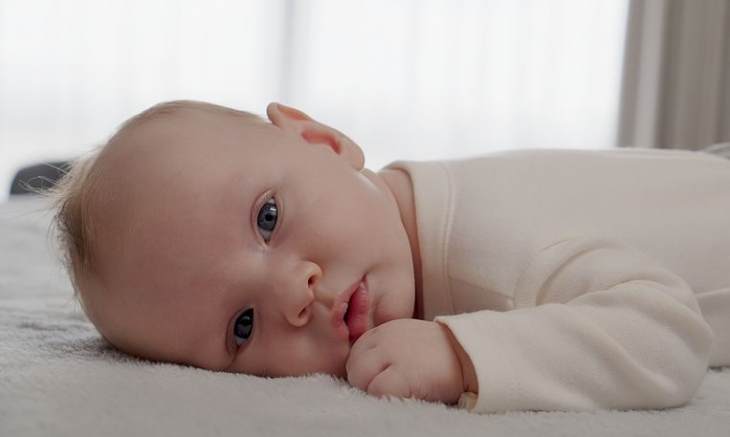 &Epsilon;&upsilon;&chi;&alpha;&rho;&iota;&sigma;&tau;ή&rho;&iota;&omicron; &pi;&rho;&omicron;&sigmaf; &tau;&omicron; &nu;&omicron;&sigma;&omicron;&kappa;&omicron;&mu;&epsilon;ί&omicron; &Kappa;&alpha;&lambda;ύ&mu;&nu;&omicron;&upsilon; &alpha;&pi;ό &sigma;&upsilon;&mu;&pi;&alpha;&tau;&rho;&iota;ώ&tau;&iota;&sigma;&sigma;&alpha; &mu;&alpha;&sigmaf; &mu;&epsilon;&tau;ά &alpha;&pi;ό &tau;&eta;&nu; &gamma;έ&nu;&nu;&eta;&sigma;&eta; &tau;&omicron;&upsilon; &pi;&alpha;&iota;&delta;&iota;&omicron;ύ &tau;&eta;&sigmaf;