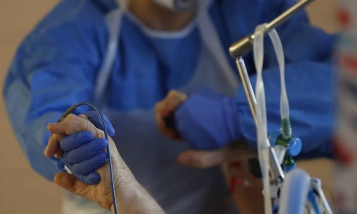 &Nu;έ&alpha; &alpha;&nu;&eta;&sigma;&upsilon;&chi;&eta;&tau;&iota;&kappa;ά &kappa;&rho;&omicron;ύ&sigma;&mu;&alpha;&tau;&alpha; &kappa;&omicron;&rho;&omicron;&nu;&omicron;ϊ&omicron;ύ &sigma;&tau;&omicron; &Nu;&omicron;&sigma;&omicron;&kappa;&omicron;&mu;&epsilon;ί&omicron; &Kappa;&omega; &alpha;&pi;ό &zeta;&epsilon;&upsilon;&gamma;ά&rho;&iota; &eta;&lambda;&iota;&kappa;&iota;&omega;&mu;έ&nu;&omega;&nu; &pi;&omicron;&upsilon; έ&phi;&tau;&alpha;&sigma;&epsilon; &sigma;&tau;&eta;&nu; &Kappa;&omega; &mu;&epsilon; &tau;&omicron; &pi;&lambda;&omicron;ί&omicron; &alpha;&pi;ό &Alpha;&theta;ή&nu;&alpha;
