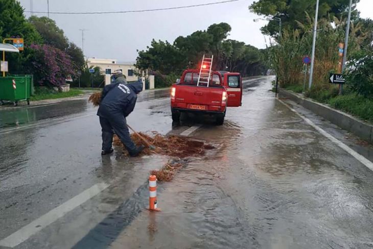 &Pi;&lambda;&eta;&mu;&mu;ύ&rho;&eta;&sigma;&epsilon; &eta; &Mu;&epsilon;&sigma;&alpha;&iota;&omega;&nu;&iota;&kappa;ή &pi;ό&lambda;&eta; &tau;&eta;&sigmaf; &Rho;ό&delta;&omicron;&upsilon; &kappa;&alpha;&iota; &alpha;&rho;&kappa;&epsilon;&tau;&omicron;ί ά&lambda;&lambda;&omicron;&iota; &delta;&rho;ό&mu;&omicron;&iota; &tau;&eta;&sigmaf; &pi;ό&lambda;&eta;&sigmaf; (&beta;ί&nu;&tau;&epsilon;&omicron;)