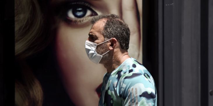 Κορωνοϊός: Υποχρεωτική η μάσκα από σήμερα σε 43 τομείς, κλάδους, χώρους -Τι ισχύει για τα γραφεία
