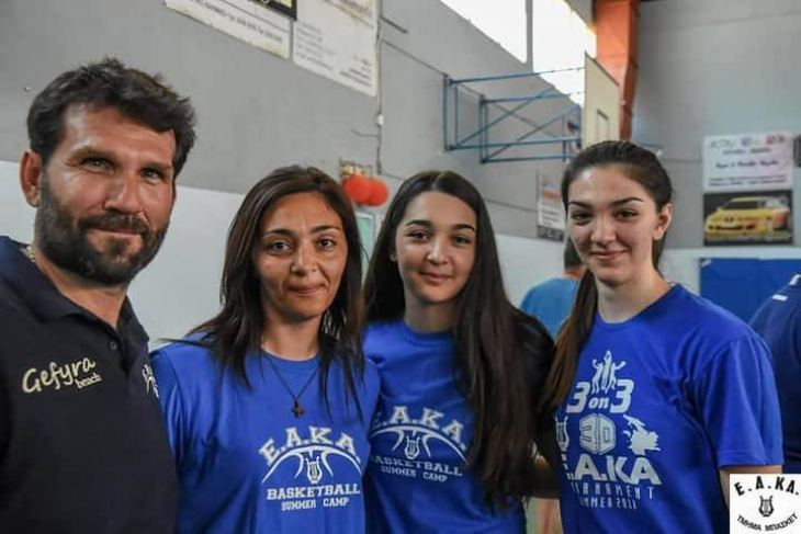 &Epsilon;&upsilon;&chi;έ&sigmaf; &alpha;&pi;ό &Epsilon;&Alpha;&Kappa;&Alpha; &pi;&rho;&omicron;&sigmaf; &Mu;&alpha;&rho;ί&alpha; &Chi;&rho;&upsilon;&sigma;ά&kappa;&eta;