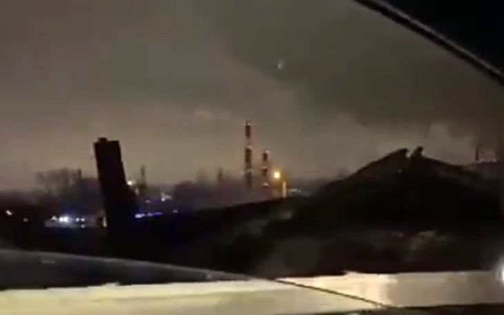 &Rho;&omega;&sigma;ί&alpha;: &Omicron;&iota; &pi;&rho;ώ&tau;&epsilon;&sigmaf; &epsilon;&iota;&kappa;ό&nu;&epsilon;&sigmaf; &alpha;&pi;ό &gamma;έ&phi;&upsilon;&rho;&alpha; &pi;&omicron;&upsilon; &kappa;&alpha;&tau;έ&rho;&rho;&epsilon;&upsilon;&sigma;&epsilon;, &phi;ό&beta;&omicron;&iota; &gamma;&iota;&alpha; &theta;ύ&mu;&alpha;&tau;&alpha;