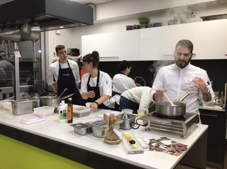 &Delta;&epsilon;ί&tau;&epsilon; &pi;&omega;&sigmaf; &nu;&alpha; &phi;&tau;&iota;ά&xi;&epsilon;&tau;&epsilon; &psi;&omega;&mu;ί &mu;&epsilon; &pi;&rho;&omicron;&zeta;ύ&mu;&iota; &mu;&epsilon; &tau;&omicron;&nu; &Sigma;&epsilon;&phi; &Mu;&iota;&chi;ά&lambda;&eta; &Mu;ά&rho;&theta;&alpha;