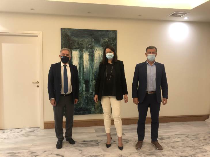 &Beta;&alpha;&sigma;ί&lambda;&eta;&sigmaf; &Alpha;. &Upsilon;&psi;&eta;&lambda;ά&nu;&tau;&eta;&sigmaf;: &laquo;&Tau;&omicron; ό&rho;&alpha;&mu;&alpha; &gamma;&iota;&alpha; &nu;&alpha; &mu;&pi;&epsilon;&iota; &eta; &Kappa;&omega;&sigmaf; &sigma;&tau;&omicron; &chi;ά&rho;&tau;&eta; &tau;&eta;&sigmaf; &tau;&rho;&iota;&tau;&omicron;&beta;ά&theta;&mu;&iota;&alpha;&sigmaf; &epsilon;&kappa;&pi;&alpha;ί&delta;&epsilon;&upsilon;&sigma;&eta;&sigmaf; &pi;&alpha;ί&rho;&nu;&epsilon;&iota; &sigma;ά&rho;&kappa;&alpha; &kappa;&alpha;&iota; &omicron;&sigma;&tau;ά   &mu;&epsilon; &tau;&eta; &delta;&eta;&mu;&iota;&omicron;&upsilon;&rho;&gamma;ί&alpha; &kappa;&alpha;&iota; &lambda;&epsilon;&iota;&tau;&omicron;&upsilon;&rho;&gamma;ί&alpha; &pi;&rho;&omicron;&gamma;&rho;ά&mu;&mu;&alpha;&tau;&omicron;&sigmaf; &mu;&epsilon;&tau;&alpha;&pi;&tau;&upsilon;&chi;&iota;&alpha;&kappa;ώ&nu; &sigma;&pi;&omicron;&upsilon;&delta;ώ&nu; &sigma;&tau;&omicron; &Delta;ή&mu;&omicron; &Kappa;&omega;