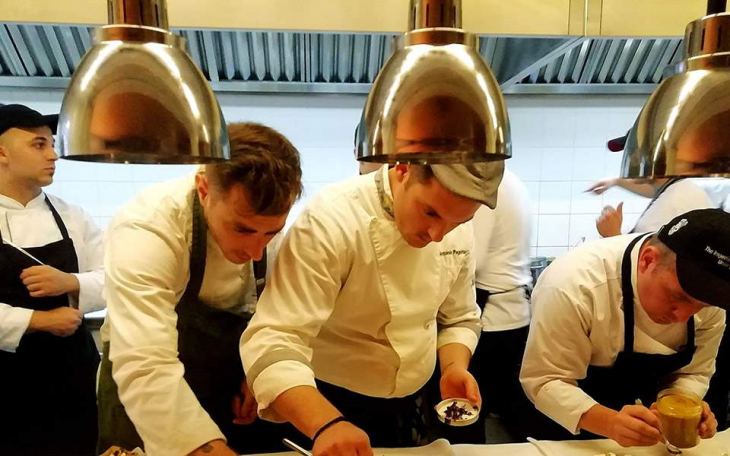 &laquo;&Nu;ό&tau;&iota;&omicron; &Alpha;&iota;&gamma;&alpha;ί&omicron;: 30 &Chi;&rho;ό&nu;&iota;&alpha; &Gamma;&epsilon;&upsilon;&sigma;&tau;&iota;&kappa;ό&sigmaf; &Pi;&omicron;&lambda;&iota;&tau;&iota;&sigma;&mu;ό&sigmaf;&raquo;