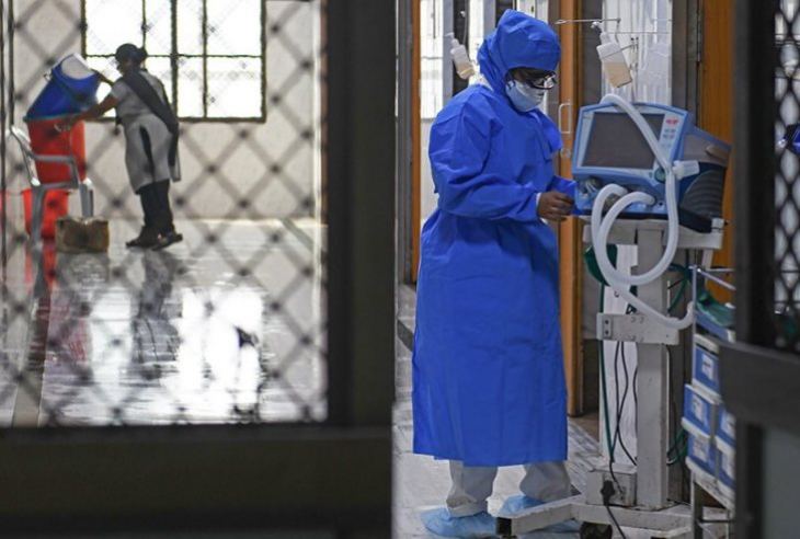 Έ&beta;&delta;&omicron;&mu;&omicron;&sigmaf; &nu;&epsilon;&kappa;&rho;ό&sigmaf; &alpha;&pi;ό &tau;&omicron;&nu; &kappa;&omicron;&rho;&omicron;&nu;&omicron;ϊό &sigma;&tau;&eta;&nu; &Epsilon;&lambda;&lambda;ά&delta;&alpha;