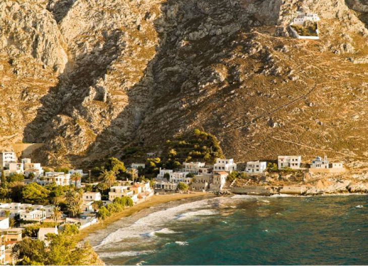 Τον Αύγουστο και σε σπίτια φίλων θα πάνε διακοπές οι περισσότεροι Έλληνες