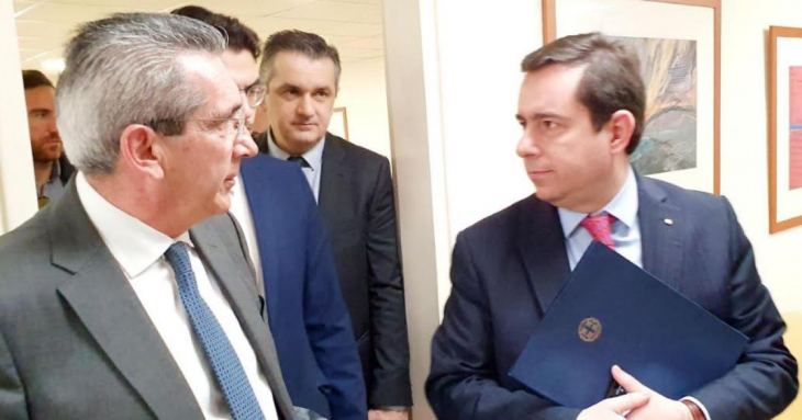 Ο περιφερειάρχης Νοτίου Αιγαίου ευχαριστεί τον Μηταράκη για την αποσυμφόρηση των νησιών