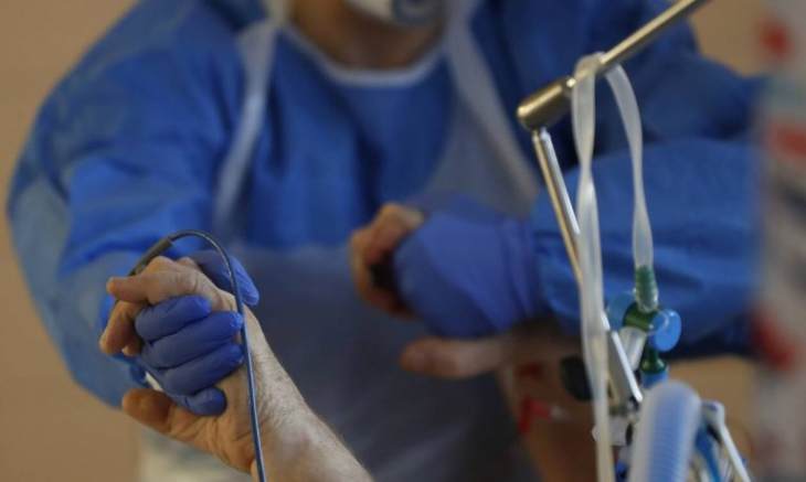 &Kappa;&omicron;&rho;&omega;&nu;&omicron;ϊό&sigmaf;: 2 &Mu;&alpha;ΐ&omicron;&upsilon; &tau;&omicron; &ldquo;&kappa;&lambda;&epsilon;&iota;&delta;ί&rdquo; &gamma;&iota;&alpha; &tau;&eta; &chi;&alpha;&lambda;ά&rho;&omega;&sigma;&eta; &tau;&omega;&nu; &mu;έ&tau;&rho;&omega;&nu; &ndash; &Tau;&epsilon;&lambda;&epsilon;&upsilon;&tau;&alpha;ί&alpha; &theta;&alpha; &kappa;&alpha;&tau;&alpha;&rho;&gamma;&eta;&theta;&epsilon;ί &eta; &mu;ά&sigma;&kappa;&alpha;