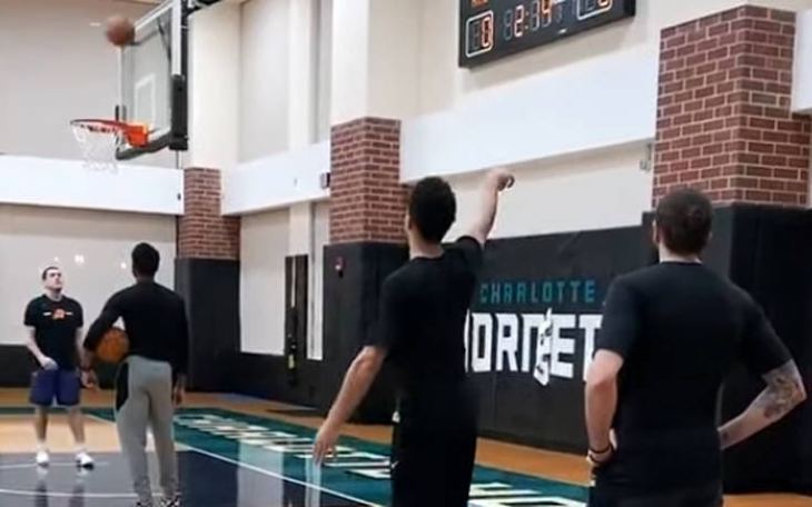 &Omicron; &Nu;&tau;έ&beta;&iota;&nu; &Mu;&pi;&omicron;ύ&kappa;&epsilon;&rho; &pi;&epsilon;&tau;&upsilon;&chi;&alpha;ί&nu;&epsilon;&iota; 123 &tau;&rho;ί&pi;&omicron;&nu;&tau;&alpha; &sigma;&tau;&eta; &sigma;&epsilon;&iota;&rho;ά