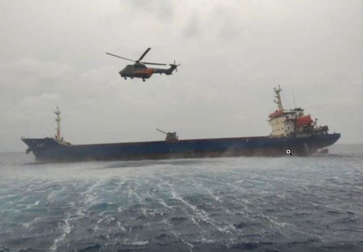 Σύγκρουση πλοίων στη Χίο: Συγκλονιστικές εικόνες και βίντεο από την κινητοποίηση των αρχών