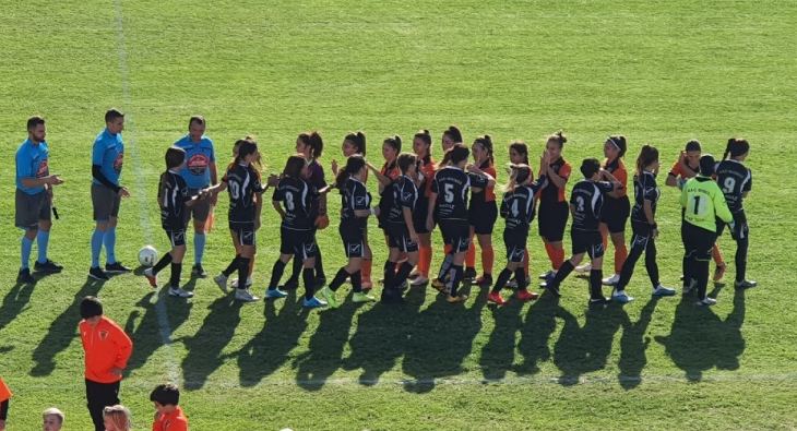 &Tau;&eta;&nu; &Kappa;&upsilon;&rho;&iota;&alpha;&kappa;ή &sigma;&tau;&eta; 13:00 &tau;&omicron; &Phi;&iota;&lambda;ί&nu;&omicron;&sigmaf; - &Alpha;&rho;&gamma;&omicron;&nu;&alpha;ύ&tau;&epsilon;&sigmaf; &Kappa;&alpha;&lambda;ύ&mu;&nu;&omicron;&upsilon;