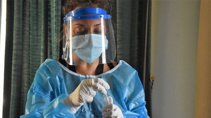 &Kappa;&omicron;&rho;&omega;&nu;&omicron;ϊό&sigmaf;: &Sigma;&tau;&alpha; 436 &tau;&alpha; &nu;έ&alpha; &kappa;&rho;&omicron;ύ&sigma;&mu;&alpha;&tau;&alpha; - 91 &delta;&iota;&alpha;&sigma;&omega;&lambda;&eta;&nu;&omega;&mu;έ&nu;&omicron;&iota;