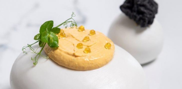 &Pi;ώ&sigmaf; &tau;&omicron; &sigma;&pi;&iota;&nu;&iota;ά&lambda;&omicron; &tau;&eta;&sigmaf; &Kappa;&alpha;&lambda;ύ&mu;&nu;&omicron;&upsilon;, έ&nu;&alpha;&sigmaf; &theta;&alpha;&lambda;&alpha;&sigma;&sigma;&iota;&nu;ό&sigmaf; &mu;&epsilon;&zeta;έ&sigmaf; έ&gamma;&iota;&nu;&epsilon;... &gamma;&kappa;&omicron;&upsilon;&rho;&mu;έ &phi;&omicron;&upsilon;&sigma;&kappa;&omicron;&sigma;&alpha;&lambda;ά&tau;&alpha; &alpha;&pi;ό &tau;&omicron; &Delta;&eta;&mu;ή&tau;&rho;&eta; &Kappa;&omicron;&upsilon;&lambda;&iota;ά