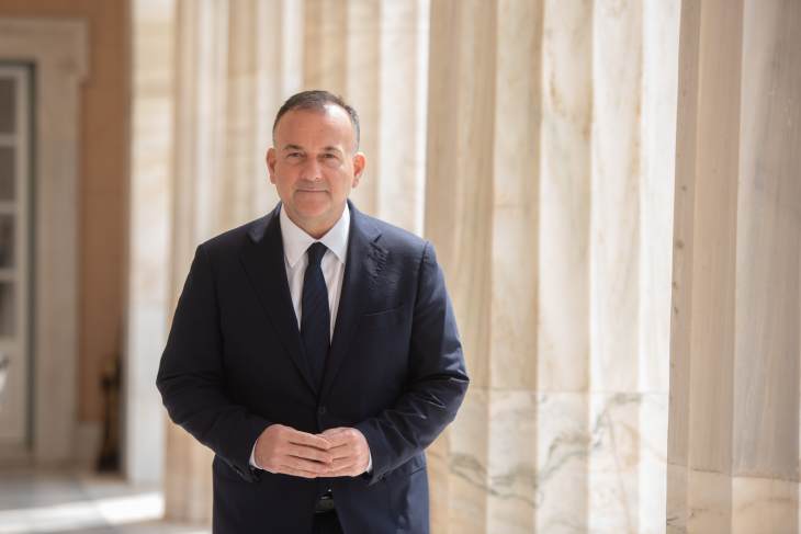 &Gamma;&iota;ά&nu;&nu;&eta;&sigmaf; &Pi;&alpha;&pi;&pi;ά&sigmaf;: &laquo;&Xi;&epsilon;&kappa;&iota;&nu;ά &tau;&omicron; &tau;&alpha;&xi;ί&delta;&iota; &tau;&eta;&sigmaf; &Nu;&eta;&sigma;&iota;&omega;&tau;&iota;&kappa;ή&sigmaf; &Pi;&omicron;&lambda;&iota;&tau;&iota;&kappa;ή&sigmaf;&raquo;