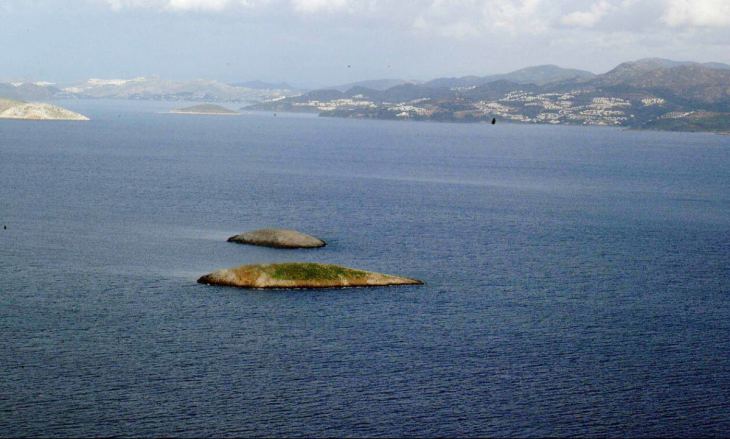 IMIA 1996: &Tau;&rho;&epsilon;&iota;&sigmaf; &alpha;&phi;&eta;&gamma;ή&sigma;&epsilon;&iota;&sigmaf;, έ&nu;&alpha; &kappa;&omicron;&iota;&nu;ό &sigma;&upsilon;&mu;&pi;έ&rho;&alpha;&sigma;&mu;&alpha; &gamma;&iota;&alpha; &tau;&eta;&nu; &kappa;&alpha;&tau;ά&lambda;&eta;&xi;&eta; &pi;&omicron;&upsilon; &theta;&alpha; &mu;&pi;&omicron;&rho;&omicron;ύ&sigma;&epsilon; &nu;&alpha; ή&tau;&alpha;&nu; &delta;&iota;&alpha;&phi;&omicron;&rho;&epsilon;&tau;&iota;&kappa;ή
