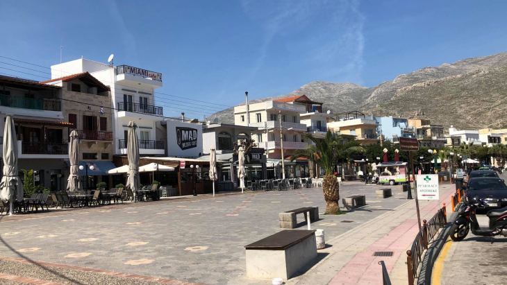 &Kappa;&omicron;&rho;&omega;&nu;&omicron;ϊό&sigmaf;: &Sigma;&tau;&iota;&sigmaf; &laquo;&kappa;ό&kappa;&kappa;&iota;&nu;&epsilon;&sigmaf;&raquo; &pi;&epsilon;&rho;&iota;&omicron;&chi;έ&sigmaf; &alpha;&pi;ό &alpha;ύ&rho;&iota;&omicron; &eta; &Kappa;ά&lambda;&upsilon;&mu;&nu;&omicron;&sigmaf; -&Delta;&epsilon;ί&tau;&epsilon; &pi;ώ&sigmaf; &delta;&omicron;&upsilon;&lambda;&epsilon;ύ&omicron;&upsilon;&mu;&epsilon;